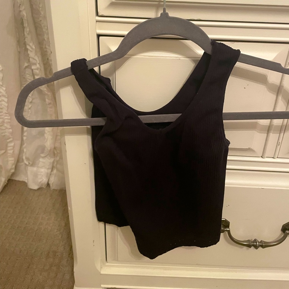 Black ribbed tank top.